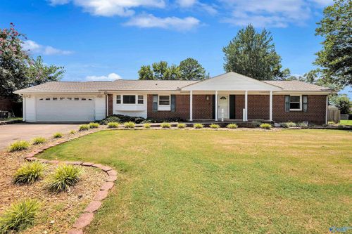 908 Davison Avenue, Muscle Shoals, AL, 35661 | Card Image