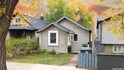 512 J Avenue S, Saskatoon, SK, S7M2A8 | Card Image