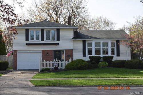 828 Sun Valley Dr, North Tonawanda, NY, 14120-1924 | Card Image