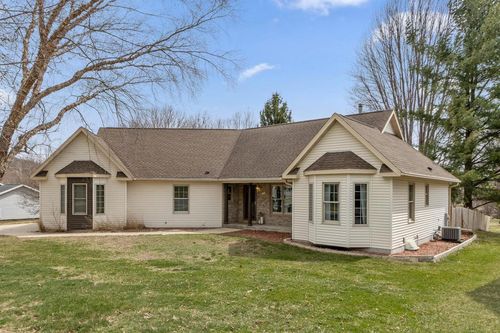 1012 Pine Grove Dr, Reedsburg, WI, 53959-2285 | Card Image