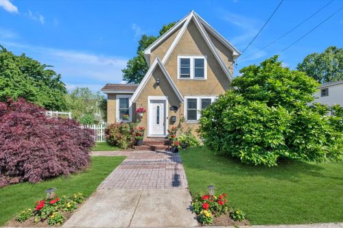 108 Memphis Ave, Floral Park, NY, 11001-3553 | Card Image
