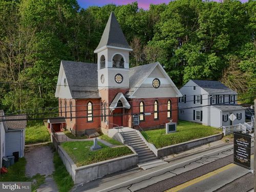 27 E Main St, Railroad, PA, 17355-9721 | Card Image