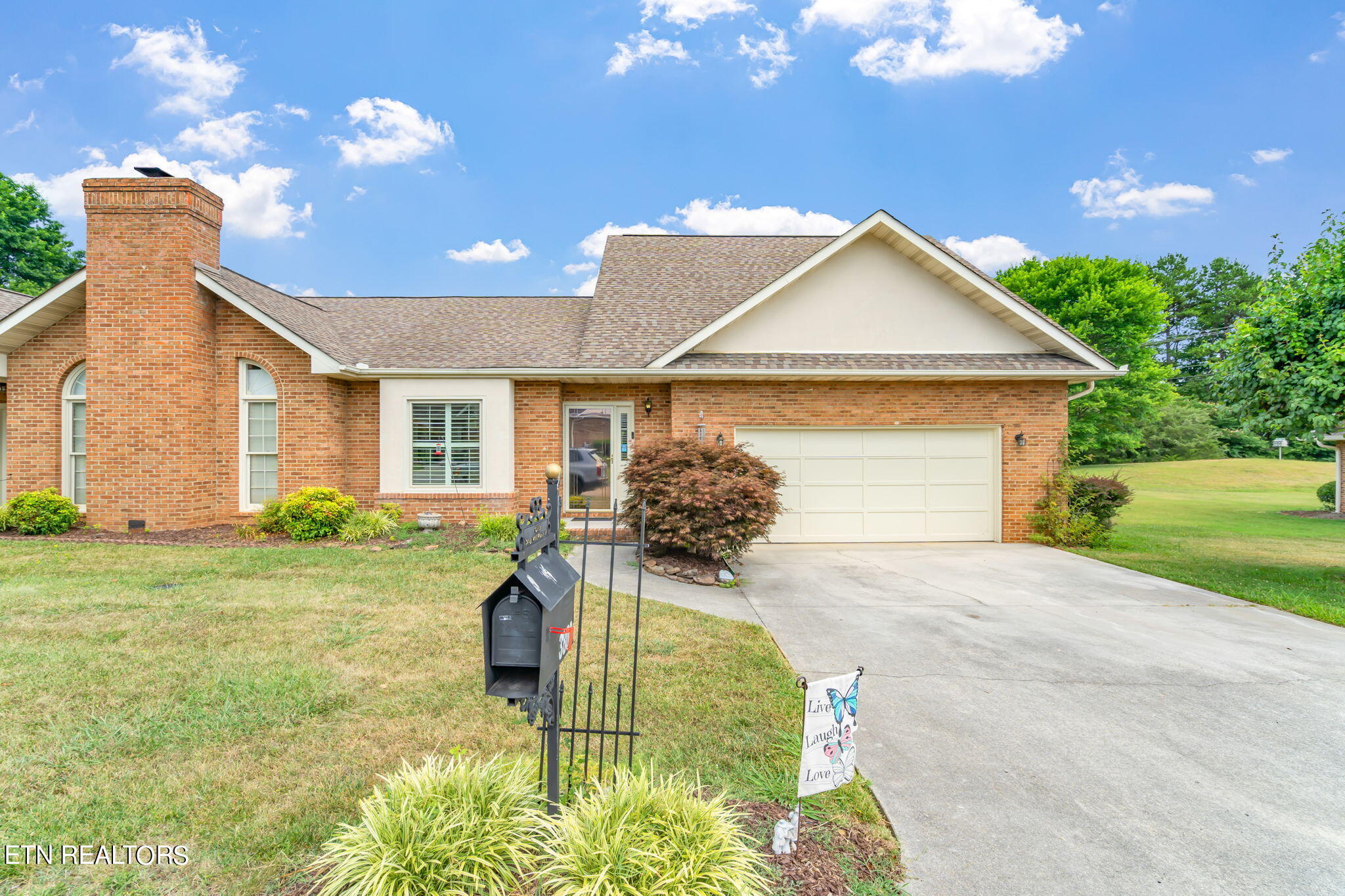 Whitworth Dr, Knoxville, TN 37938