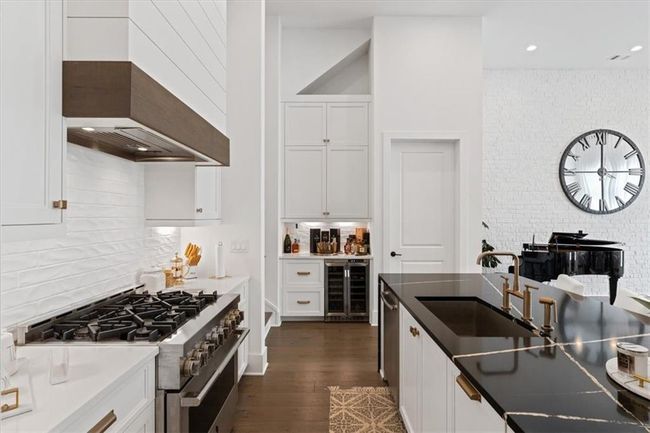 6640 Avis Walk, Townhouse with 3 bedrooms, 3 bathrooms and null parking in Alpharetta GA | Image 16