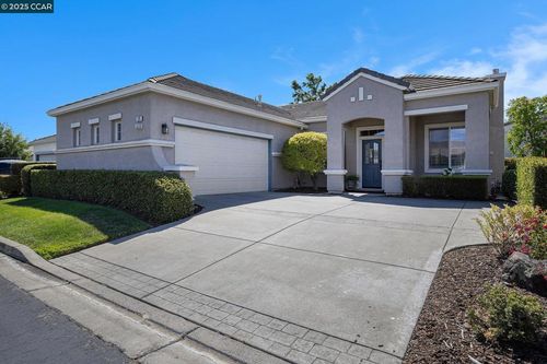 124 Liberty Ln, Brentwood, CA, 94513-6406 | Card Image