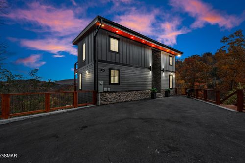 714 Pinecrest Dr, Gatlinburg, TN, 37738-4421 | Card Image