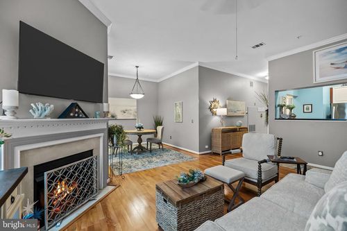 101-4950 Brenman Park Dr, ALEXANDRIA, VA, 22304-8207 | Card Image