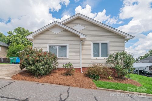 380 Woodlawn Ave, Cramerton, NC, 28032-1322 | Card Image