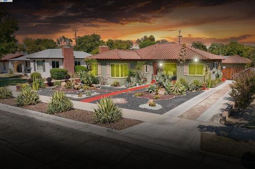 2524 N Vagedes Ave, Fresno, CA, 93705-4643 | Card Image