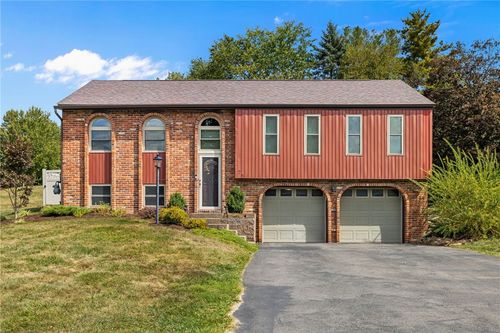 75 Fawnvue Dr, Mc Kees Rocks, PA, 15136-1071 | Card Image
