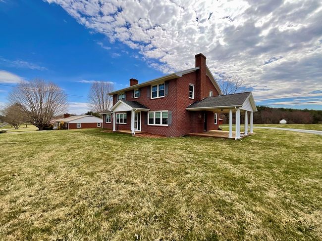 7947 Carrollton Pike, House other with 5 bedrooms, 3 bathrooms and 1 parking in Galax VA | Image 6