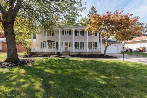 7706 Wake Robin Dr, Parma, OH, 44130-7662 | Card Image