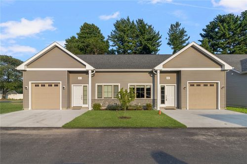 13 W Valley Cir, West Warwick, RI, 02893-1860 | Card Image