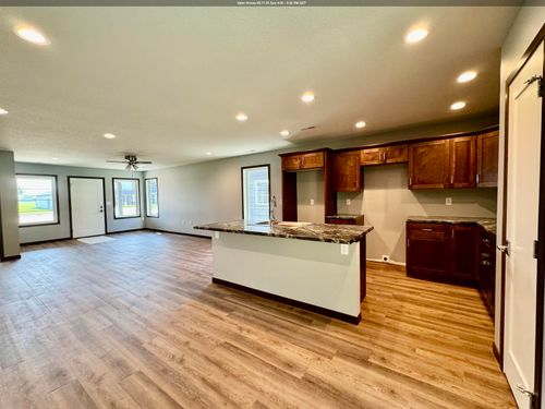 209 34th Ave W, Spencer, IA, 51301-2312 | Card Image