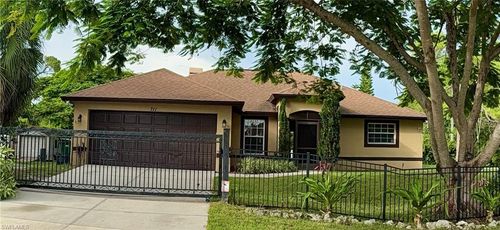 711 Pine Vale Dr, Naples, FL, 34104-5436 | Card Image