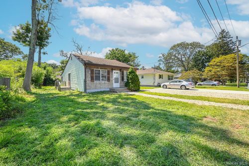 38 Lafayette Dr, Shirley, NY, 11967-4111 | Card Image