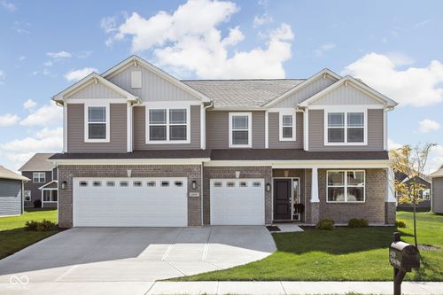 6429 Flag Stop Dr, Whitestown, IN, 46075-7527 | Card Image