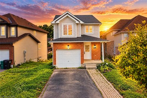 699 Laurelwood Dr, Waterloo, ON, N2V2T8 | Card Image
