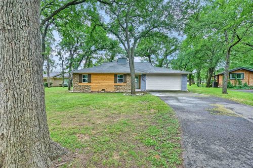 912 Kiowa Dr W, Lake Kiowa, TX, 76240-9561 | Card Image