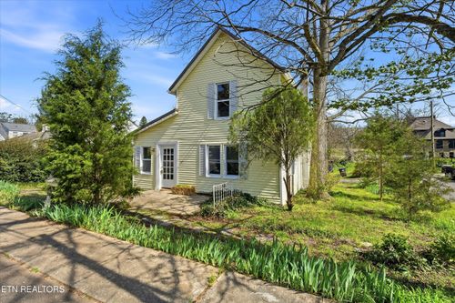 317 Lynn Ave, Athens, TN, 37303-3742 | Card Image