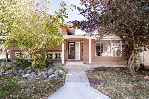 79 Oak St, Red Deer, AB, T4P1R9 | Card Image