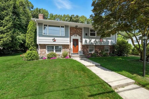 9 Heritage Cir, Johnston, RI, 02919-6709 | Card Image