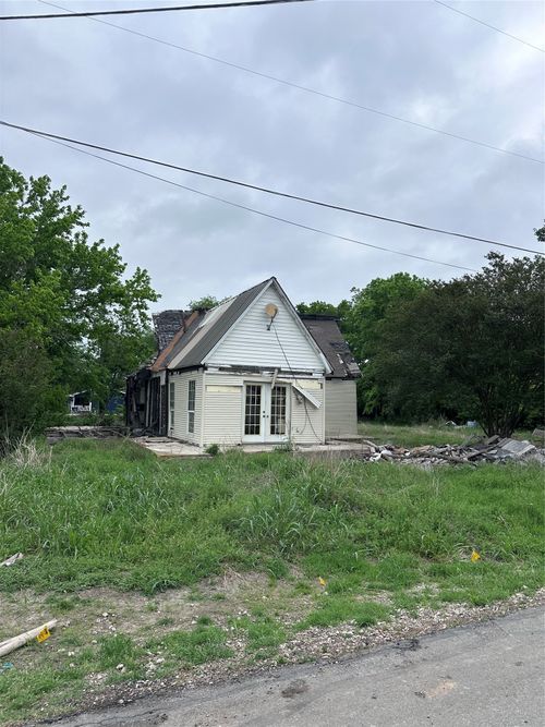 402 E Locust St, Whitewright, TX, 75491-2333 | Card Image