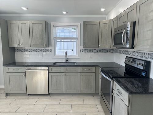 3-22 Babcock Rd, Westerly, RI, 02891-3325 | Card Image