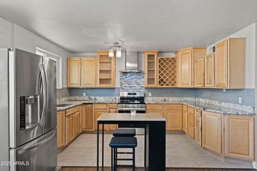 5802 N 61st Dr, Glendale, AZ, 85301-5710 | Card Image