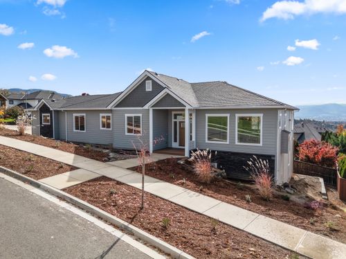 4260 Falcon Ridge Ter, Medford, OR, 97504-9140 | Card Image