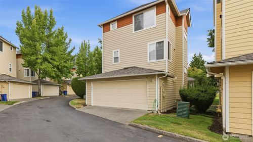33-515 225th Pl Ne, Sammamish, WA, 98074-7153 | Card Image