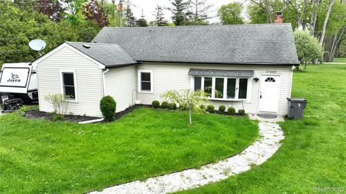 37480 Hayes Rd, Clinton Twp, MI, 48038-3173 | Card Image