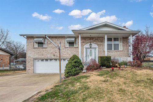 5849 Cranberry Drive, Imperial, MO, 63052 | Card Image