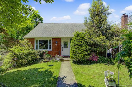 15 Beverly Rd, Yonkers, NY, 10710-4125 | Card Image