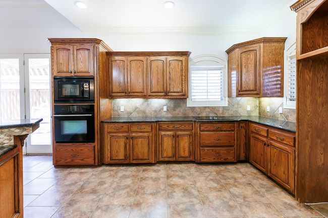 10003 Savannah Ave, House other with 4 bedrooms, 5 bathrooms and null parking in Lubbock TX | Image 11