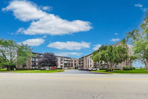 418-701 W Huntington Commons Rd, Mount Prospect, IL, 60056-5130 | Card Image