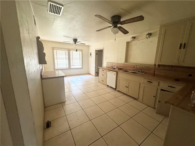 1223 W 3 Rd St, House other with 3 bedrooms, 2 bathrooms and null parking in Alice TX | Image 7