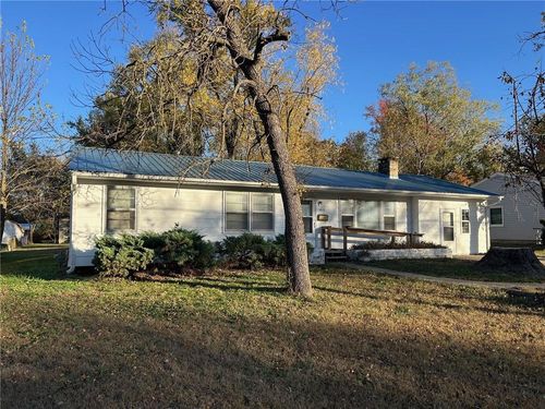 412 N Prewitt St, Nevada, MO, 64772-1744 | Card Image