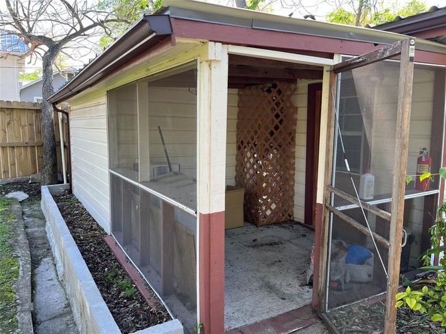 Apartment - screened in porch | Image 21