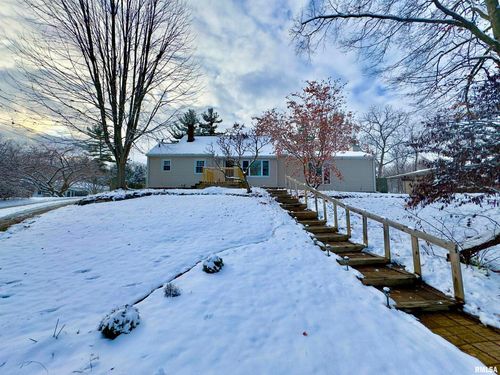 3225 6th St, Moline, IL, 61265-5921 | Card Image
