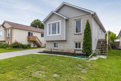 16 Herrell Ave, Home with 3 bedrooms, 2 bathrooms and 6 parking in Barrie ON | Image 2