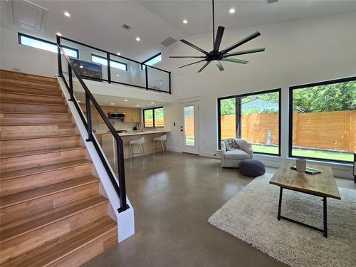 1112 W North Loop Blvd, Austin, TX, 78756-2158 | Card Image