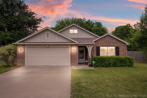 1916 N Kenosha Court, Tulsa, OK, 74106 | Card Image