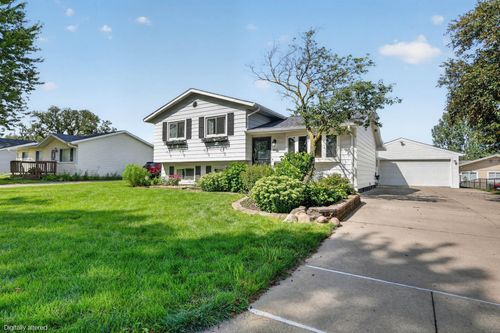 1921 Carriage Hill Dr, Waterloo, IA, 50701-1706 | Card Image