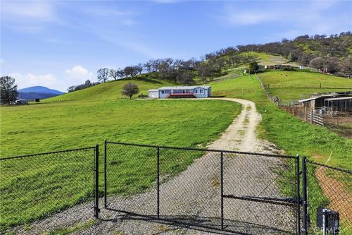 2805 Smith Ln, Clearlake, CA, 95422-8727 | Card Image