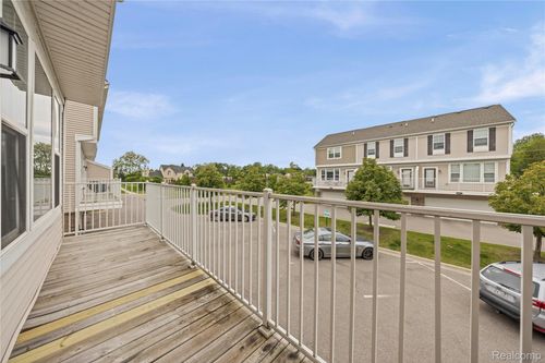 4592 Bradley Cir, Troy, MI, 48085-5107 | Card Image