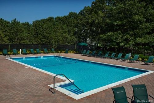 10-10 Broadway Cir, Holbrook, NY, 11741-4919 | Card Image
