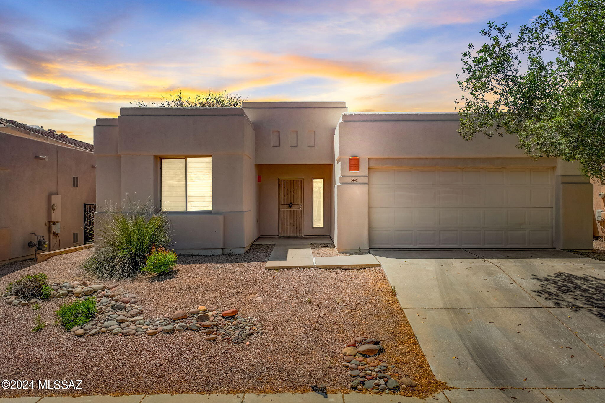 Calle Perpetuo , Tucson, AZ 85715