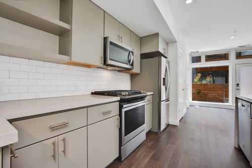 235-2002 E 7th St, Austin, TX, 78702-3590 | Card Image