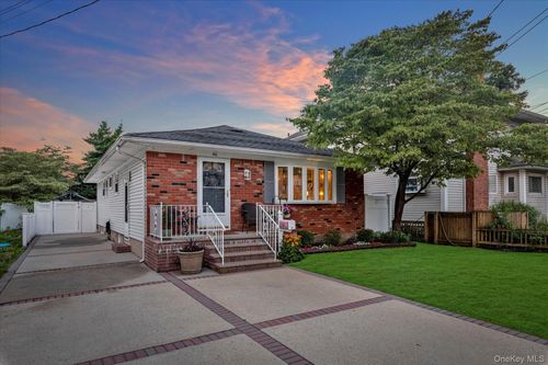 46 Forest Ave, Valley Stream, NY, 11581-1327 | Card Image